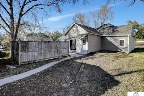 Exterior - 915 Lincoln St, Beatrice, NE 68310 photo 8 of 8