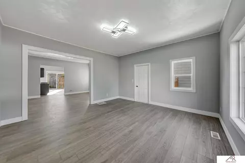 915 Lincoln St, Beatrice, NE 68310