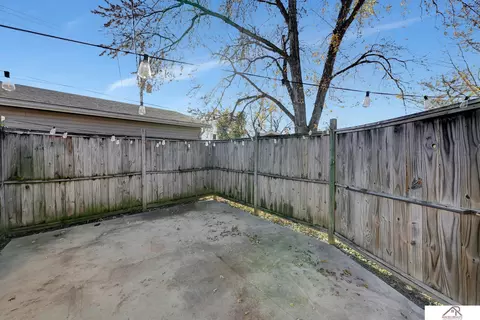 Exterior - 915 Lincoln St, Beatrice, NE 68310 photo 4 of 8