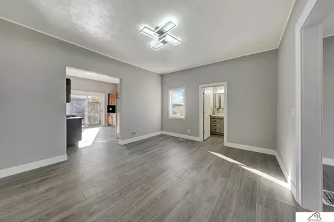 Living - 915 Lincoln St, Beatrice, NE 68310 photo 1 of 3