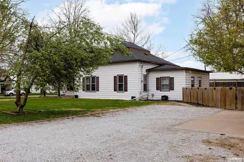 Exterior - 809 S 4th St, Eagle, NE 68347 photo 2 of 7
