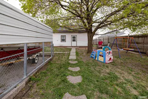 Exterior - 809 S 4th St, Eagle, NE 68347 photo 4 of 7
