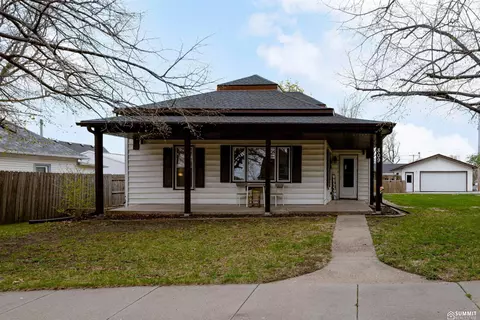 809 S 4th St, Eagle, NE 68347