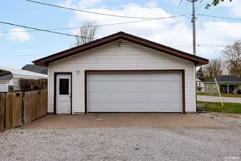 Exterior - 809 S 4th St, Eagle, NE 68347 photo 3 of 7