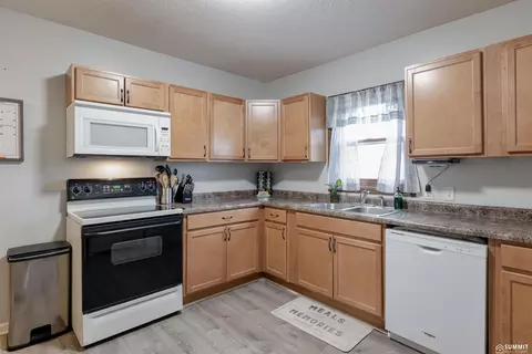 Kitchen - 809 S 4th St, Eagle, NE 68347 photo 2 of 3