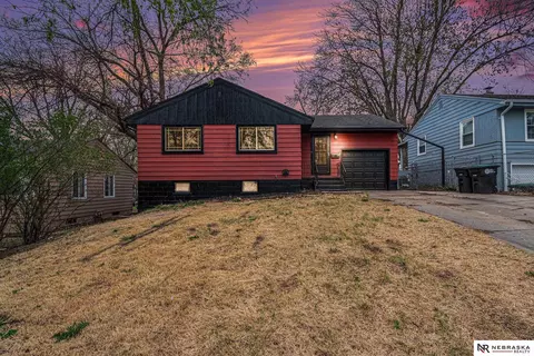 5801 Manderson St, Omaha, NE 68104