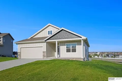 10525 S 113th St, Papillion, NE 68046