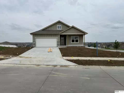 10525 S 113th St, Papillion, NE 68046