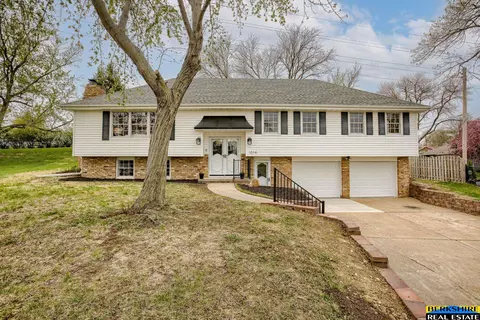 1014 S 123 Cir, Omaha, NE 68154