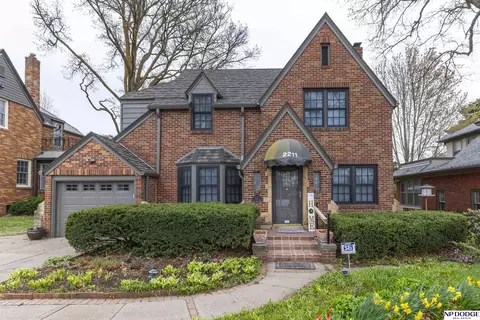 2211 N 56 St, Omaha, NE 68104