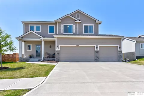 13536 S 55 St, Papillion, NE 68133
