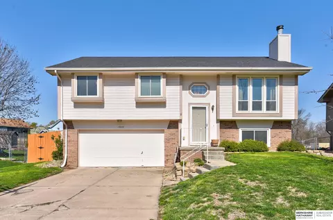 15010 Chalco Pointe Cir, Omaha, NE 68138