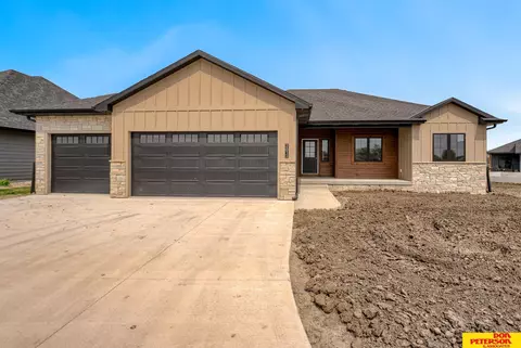 2812 Peterson Ave, Fremont, NE 68025