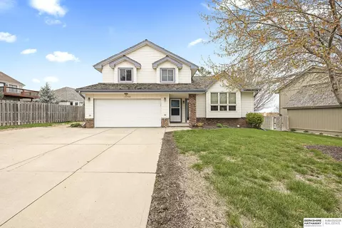 15738 Charles St, Omaha, NE 68118