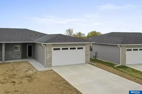5908 Loxton St, Lincoln, NE 68526