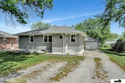 880 W Stockwell Dr, Lincoln, NE 68522