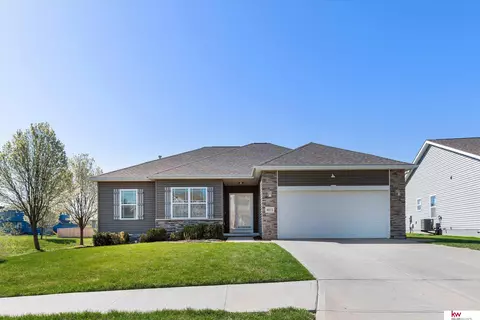 4311 Brook Dr, Bellevue, NE 68123
