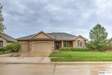 711 S 199th St, Elkhorn, NE 68022