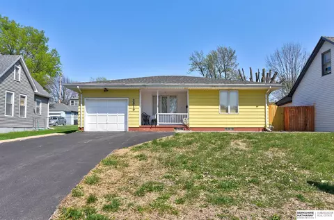 2519 N 61st St, Omaha, NE 68104