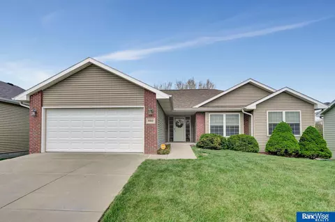 8810 Truchard Rd, Lincoln, NE 68526