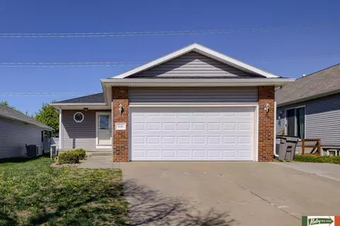 7101 Whitewater Ln, Lincoln, NE 68521