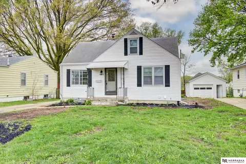 6324 N 38th St, Omaha, NE 68111