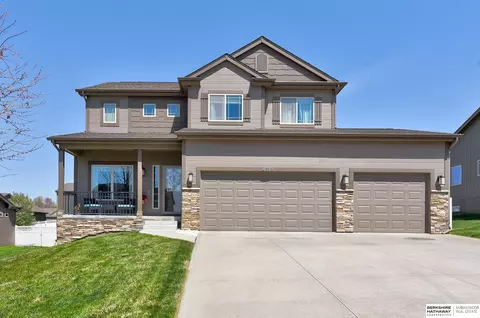 18810 Willow St, Omaha, NE 68136