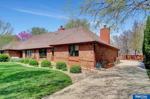 1800 Trelawney Dr, Lincoln, NE 68512