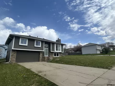 1302 Terry Dr, Bellevue, NE 68123