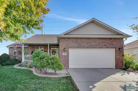 5524 Barrington Park Dr, Lincoln, NE 68516