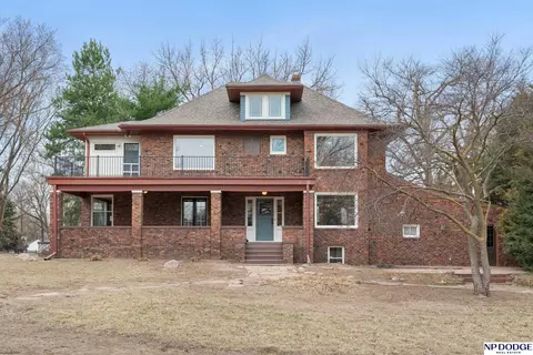 810 Ridgewood Ave, Omaha, NE 68114