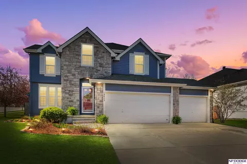 18603 Mayberry St, Elkhorn, NE 68022