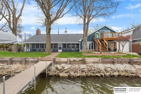 4614 N Shore Dr, Council Bluffs, IA 51501