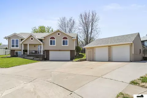 8016 S 68th Avenue Cir, La Vista, NE 68128