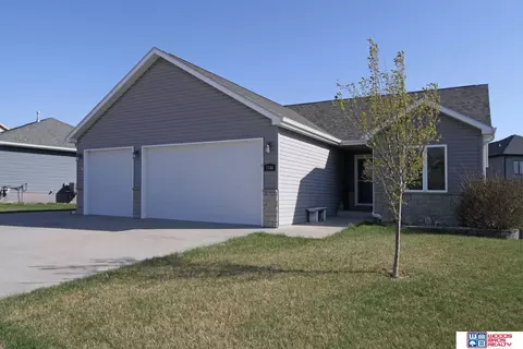 1540 Longs Peak Cir, Lincoln, NE 68521