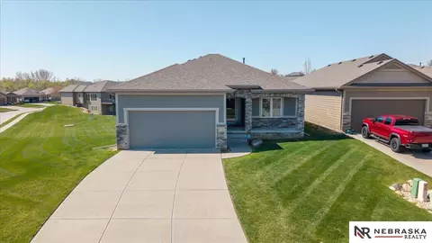 15501 Potter St, Bennington, NE 68007