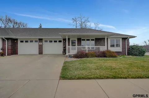 716 Thornridge Acres Dr, Milford, NE 68405