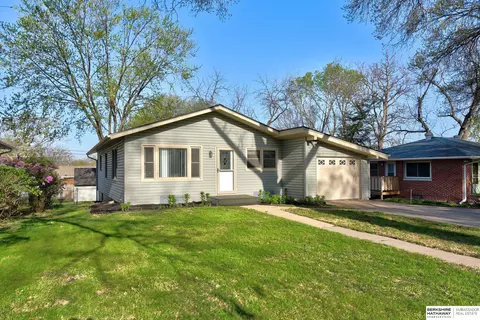 4509 S 49 St, Lincoln, NE 68516