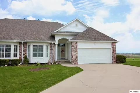 2908 Eagle Hills Cir, Papillion, NE 68133