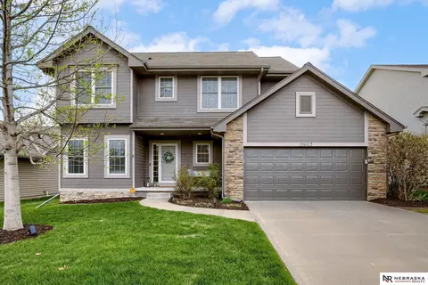 19663 Pine St, Omaha, NE 68130