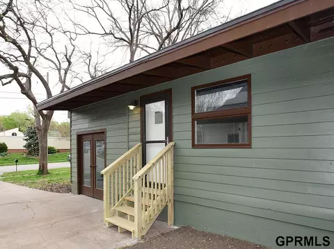 6719 Holdrege St, Lincoln, NE 68505