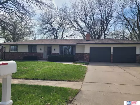 1657 N 2nd St, Seward, NE 68434