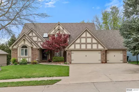 15872 Farnam St, Omaha, NE 68118