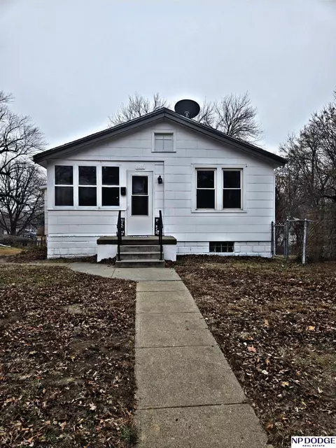 4033 Curtis Ave, Omaha, NE 68111