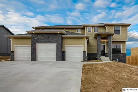 11906 S 109th St, Papillion, NE 68046