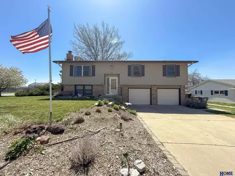 1731 Janssen Dr, Lincoln, NE 68506