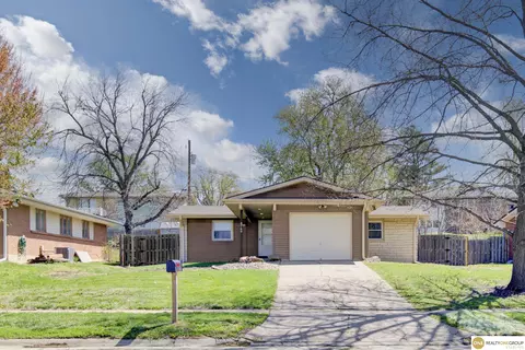 8769 Templeton Dr, Omaha, NE 68134