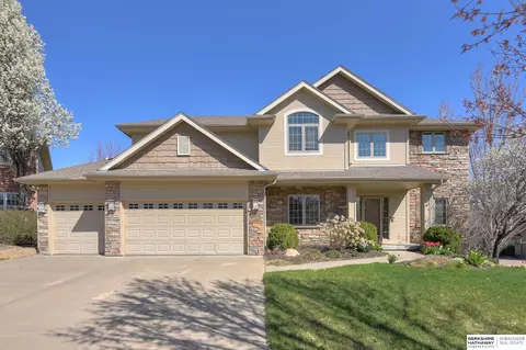 18502 Hamilton Cir, Omaha, NE 68022