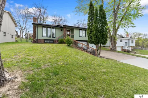 3513 Lynnwood Dr, Bellevue, NE 68123