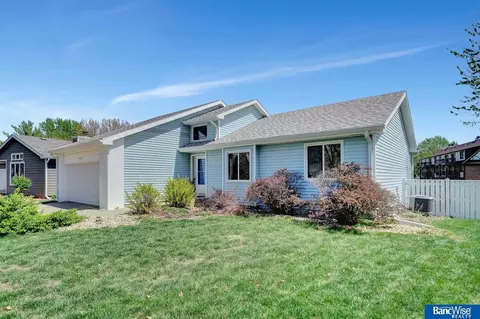 5512 Channel Dr, Lincoln, NE 68516